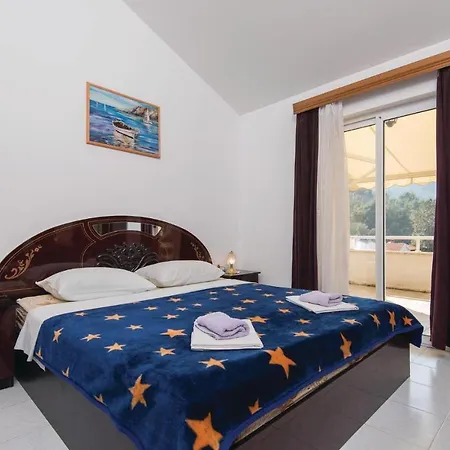 Apartment 2 Bedroom Stunning Apartment In Zuljana *